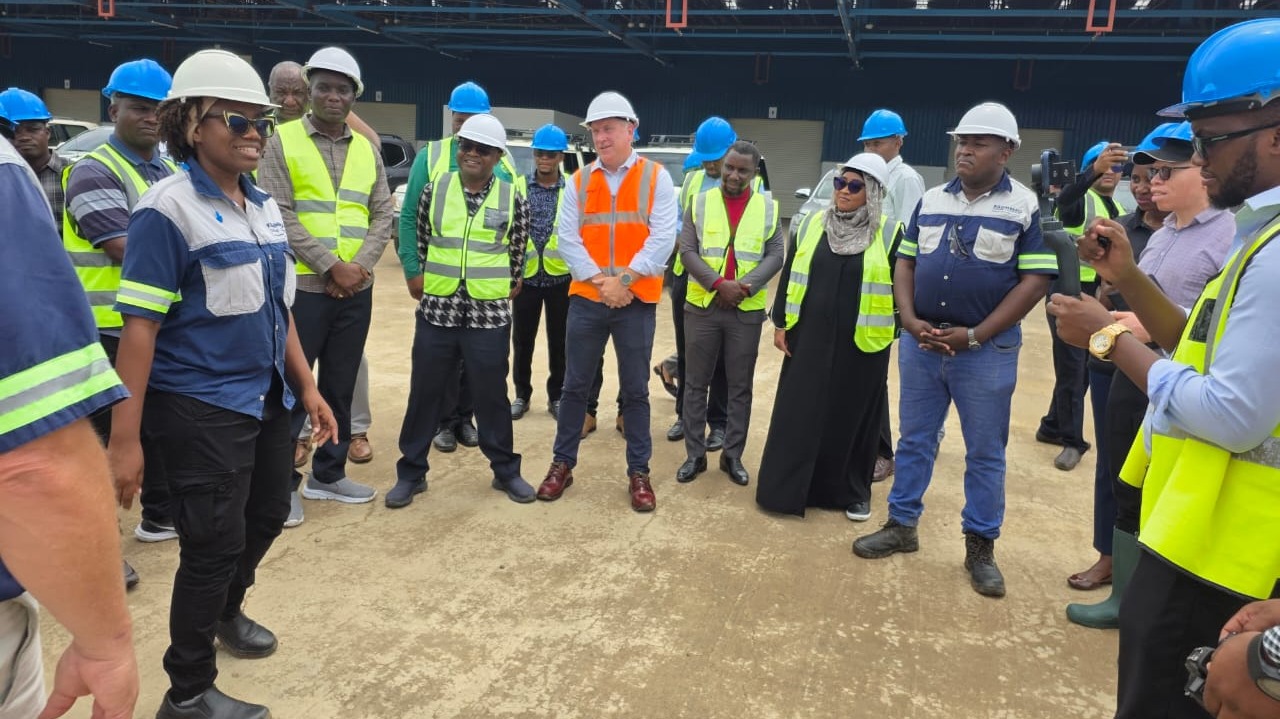 Prof. Mkumbo atembelea kiwanda kipya na kikubwa zaidi cha sukari katika ukanda wa Afrika Mashariki,...