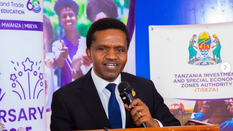 Dkt. MSEMWA ATOA SHULE YA UWEKEZAJI KWA VIJANA WA CBE