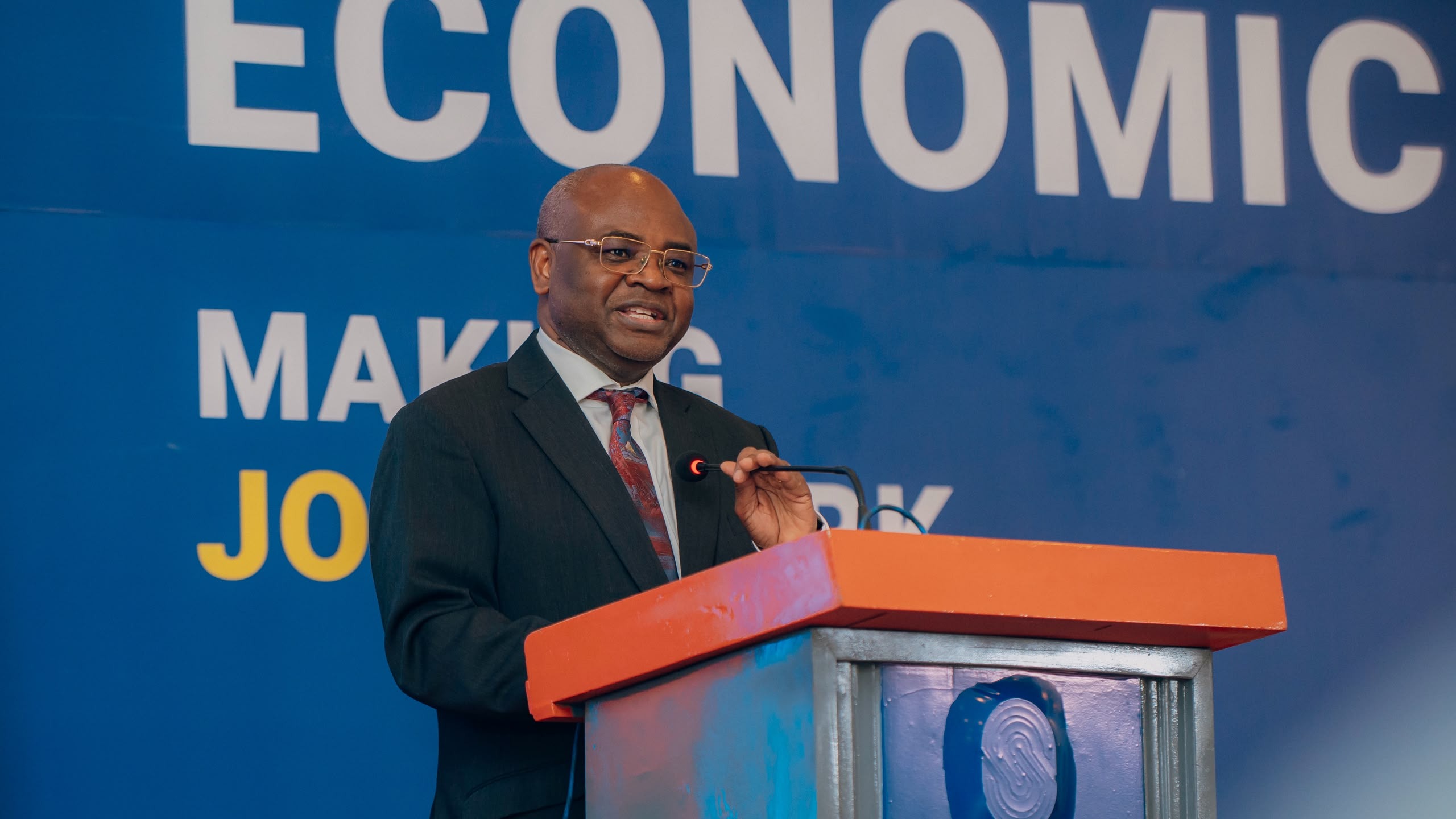 PROF. MKUMBO AHIMIZA MAPENDEKEZO YA RIPOTI YA HALI YA UCHUMI KUTUMIKA KUBORESHA MAENDELEO YA NCHI