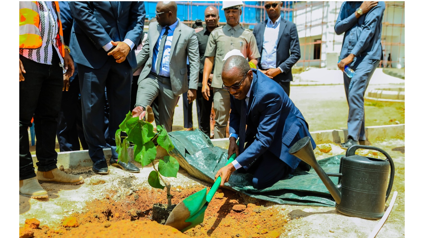 NAIBU WAZIRI - DKT CHAYA AUNGANA NA MHE RAIS KUADHIMISHA SIKU YAKE YA KUZALIWA KWA KUPANDA MITI JENG...